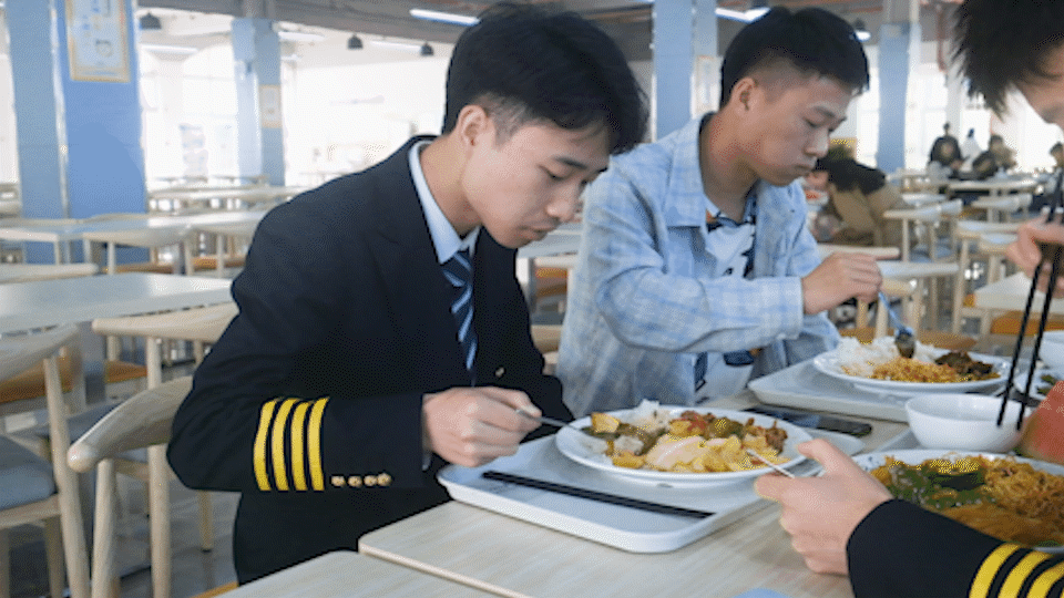 各大校園為何紛紛選擇優(yōu)信無(wú)限智慧食堂來搭建智慧校園