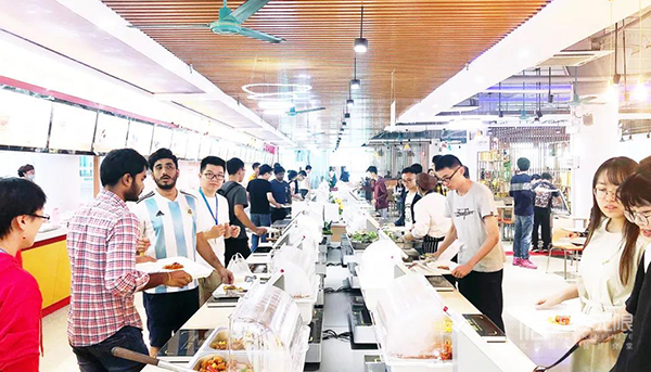 各大校園為何紛紛選擇優(yōu)信無(wú)限智慧食堂來搭建智慧校園