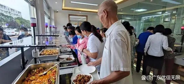 上海擬建多家智慧食堂？這家社區(qū)智慧食堂持續(xù)火爆 多家媒體報(bào)道！